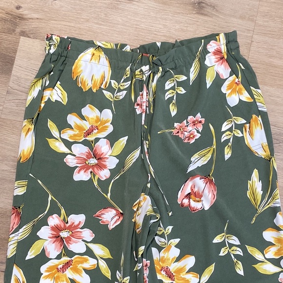 Jules & Leopold Floral Dress Capris - Picture 3 of 11